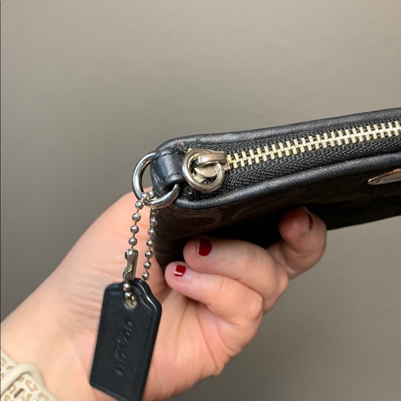 EUC - Coach Signature Jacquard Black Wristlet unbranded strap - Picture 8 of 16